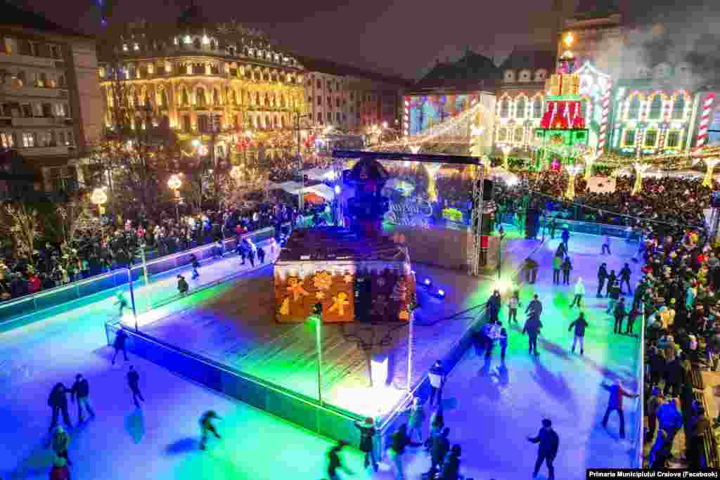 Vedere asupra Târgului de Crăciun din Craiova, România.