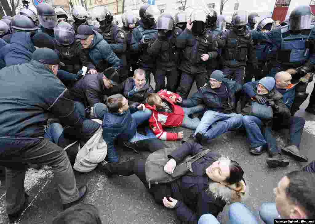 Supporters of Saakashvili clash with police as the number of protesters swells.&nbsp;