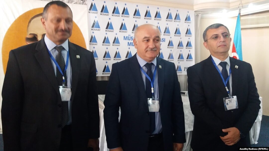 Tofiq Yaqublu, Arif Hacılı (ortada) və Yadigar Sadıqlı, 13 oktyabr 2019