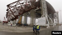Будаўніцтва новага даху над 4-м энэргаблёкам Чарнобыльскай АЭС