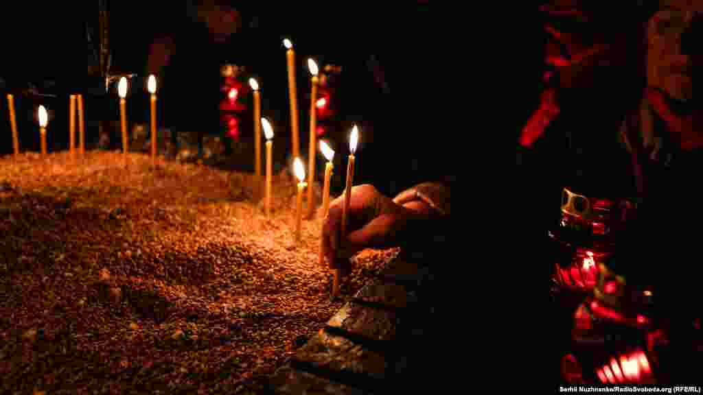 На заході сонця&nbsp; кияни зійшлися до&nbsp;&laquo;Меморіал жертв Голодомору&raquo; і запалили свічки