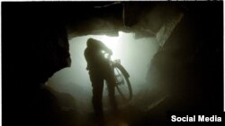 Часть выставки Виктора Марущенко «Донбасс – страна мечты», опубликованные в соцсетях художницей Евгенией Белорусец