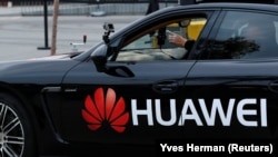 A Huawei driverless car