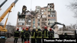 За даними поліції, досі безвісти зниклими вважаються 5 людей – четверо дорослих та одна дитина