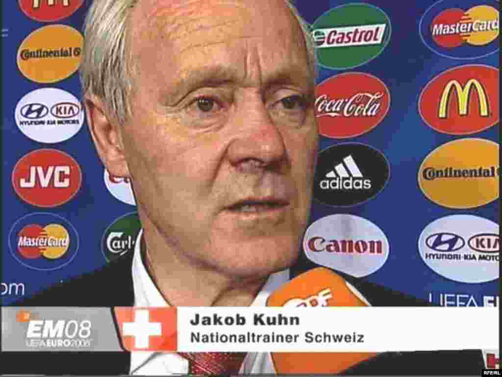 Avropa Çempionatının növbəti oyununda Türkiyə İsveçrəni 2-1 hesabıyla məğlub etdi - Beləliklə, Avropa Çempionatındakı ikinci oyununu qələbə ilə başa vuran Türkiyə millisi ilk 3 xalını qazanıb. Türkiyə yığmasının növbəti mərhələyə çıxmaq şansı var. Bu qrupdan növbəti mərhələyə çıxacaq komandalar növbəti turda müəyyənləşəcək. A qrupunun lideri Portuqaliya millisidir. Onun 6 xalı var. Çexiya və Türkiyə yığmaları 3, İsveçrə millisi isə 1 xal qazana bilib. Türklər növbəti oyunu Çexiya yığmasına qarşı keçirəcək.