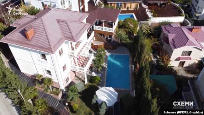 Під КС проходить акція протесту "Відправимо суддів-зрадників до Ростова" у зв'язку з рішенням Суду скасувати низку антикорупційних норм - Цензор.НЕТ 1432