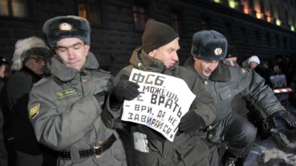 Russian Activists Detained At Protest Rally