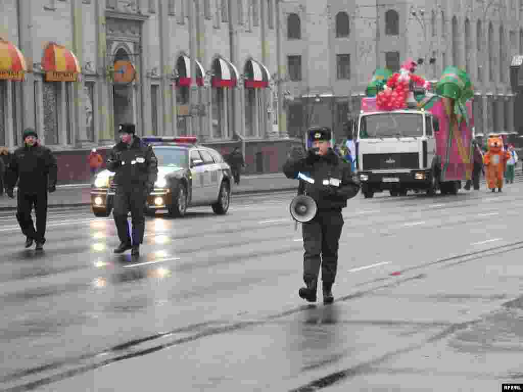 Ахова падарункаў на галоўным праспэкце -- гэта сур'ёзна!