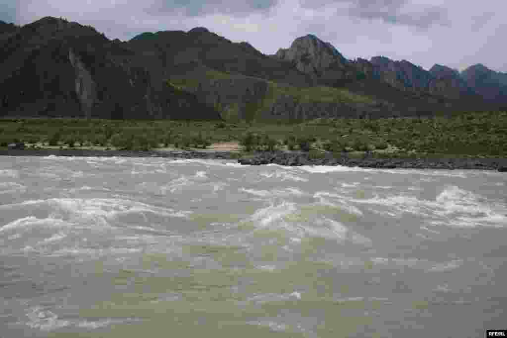 Russia – Altay region, river, landscape, boat, rafting, forest, 10Jun2008