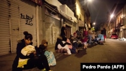 Mexico City, oameni pe stradă în timpul cutremurului, 7 septembrie 2017 
