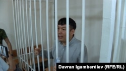 Казахстанский оппозиционный активист и блогер Муратбек Тунгишбаев в суде Бишкека. 19 июня 2018 года.