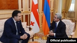 Armenia - President Serzh Sarkisian (R) and his Georgian counterpart Mikheil Saakashvili meet in Yerevan, 30Nov2012.