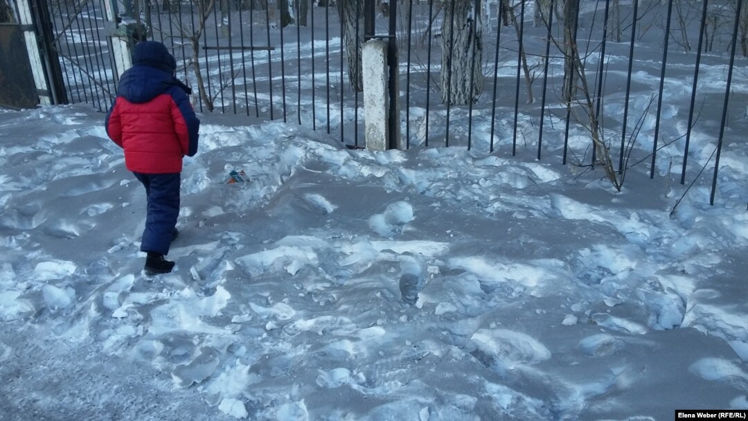 Теміртау қаласындағы қара түсті қар. 7 қаңтар 2018 жыл. 