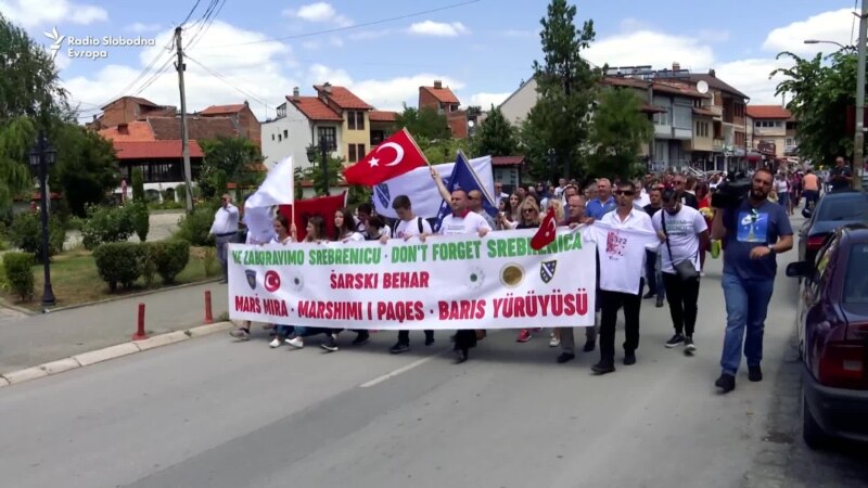 Kosovo: Odavanje pošte žrtvama genocida u Srebrenici