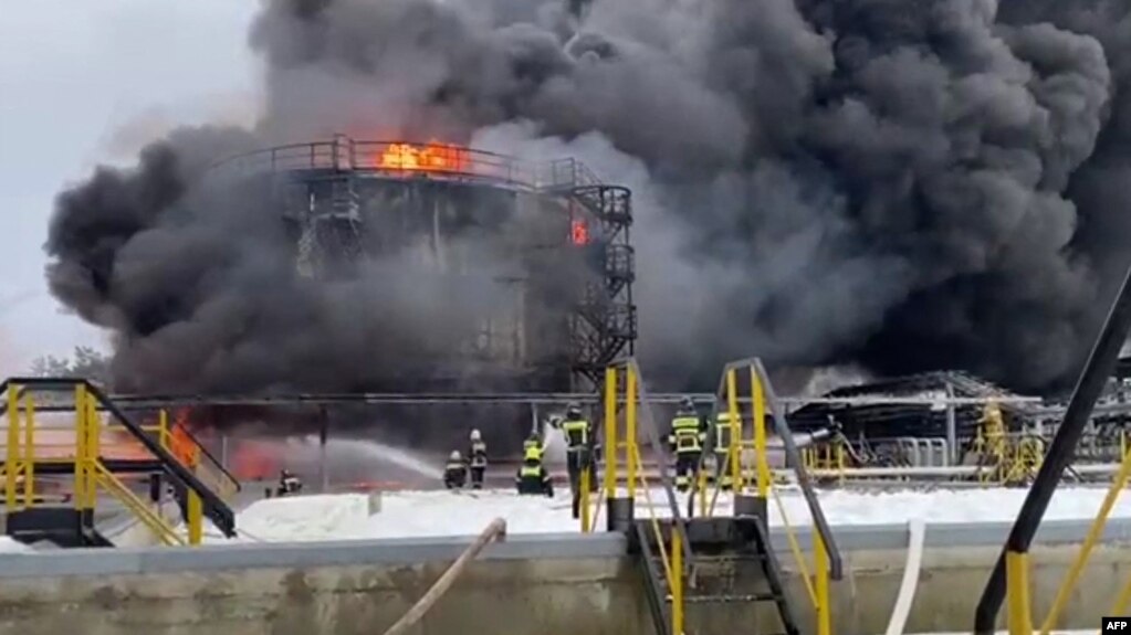 آتش‌سوزی در مخازن نفت روسیه بعد از حمله پهپادی اوکراین