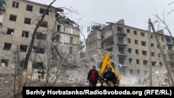 Pasojat e sulmeve ruse në ndërtesat e banimit në rajonin e Donjeckut, Ukrainë, 17 tetor.
