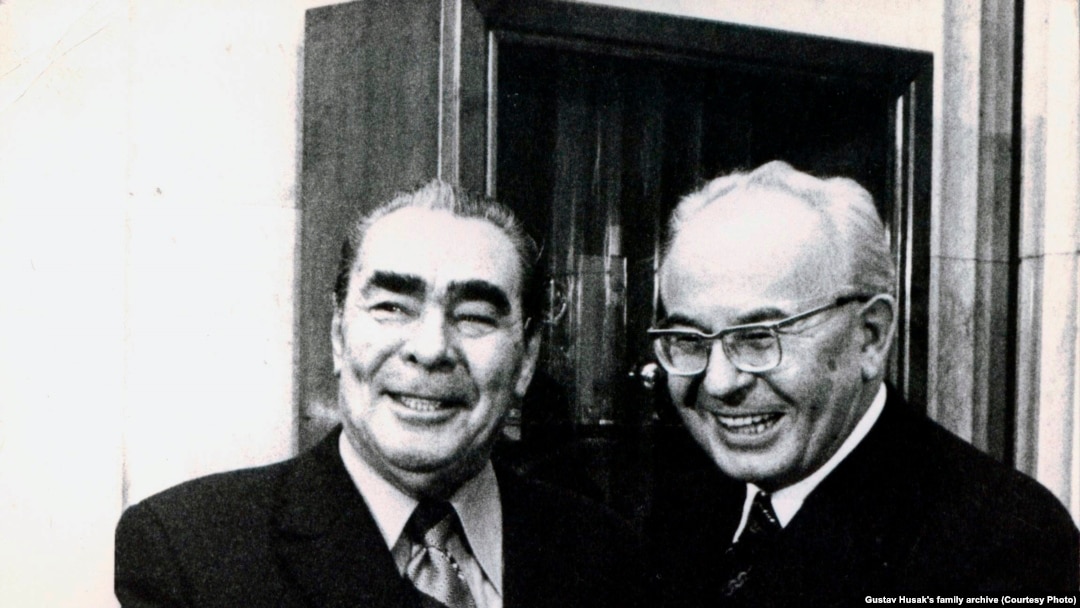 Liderul sovietic Leonid Brejnev și președintele cehoslovac Gustav Husák la Moscova, noiembrie 1977
