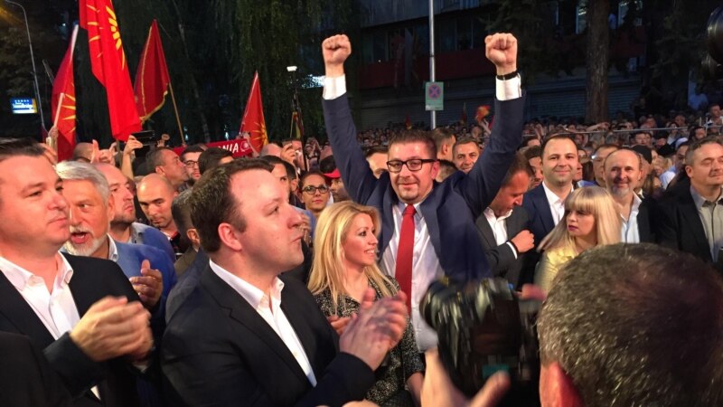 Почна протестот на ВМРО-ДПМНЕ пред Владата 