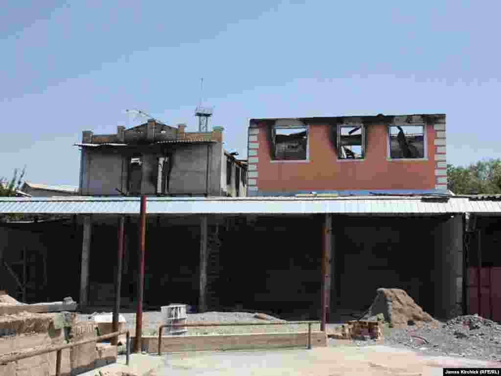 Ëндирилган қирғиз ҳовлиси.