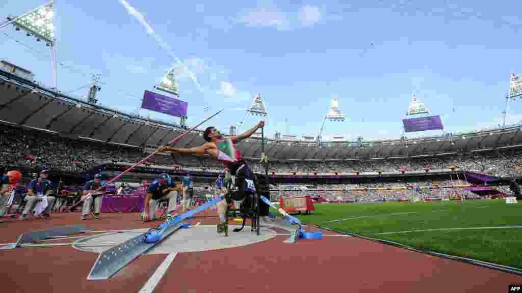 Iran's Abdolreza Jokar competes in the men's javelin throw F52/53 final at the London 2012 Paralympic Games in the Olympic Stadium. (AFP/Glyn Kirk)