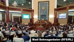 Заседание парламента Казахстана.