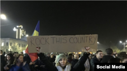 Акция протеста в Бухаресте, Румыния, 3 ноября 2015 года. 