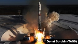 Во время запуска ракеты-носителя "Союз-2.1а" на космодроме Восточный (архивное фото)