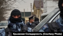 сійські силовики під час обшуків в анексованому Криму, 27 березня 2019 року