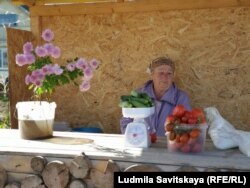 Нина Михайлова за прилавком