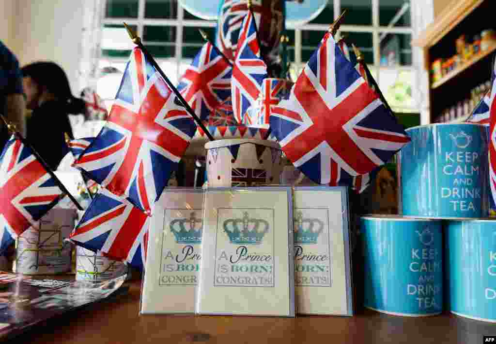 A baby announcement card and flags adorn the gift shop of Ye Olde King&#39;s Head English Pub in Santa Monica, California to celebrate the announcement of the birth of the first child to Catherine, duchess of Cambridge, and her husband Prince William.