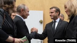 Vladimir Putin și Emmanuel Macron, la Paris, 30 septembrie 2019