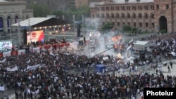 Gas balloons blew up during a Republican Party eleciton rally in Yerevan's Republic Square on May 4.