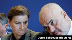 Архивска фотографија: Српската премиерка Ана Брнабиќ и албанскиот премиер Еди Рама