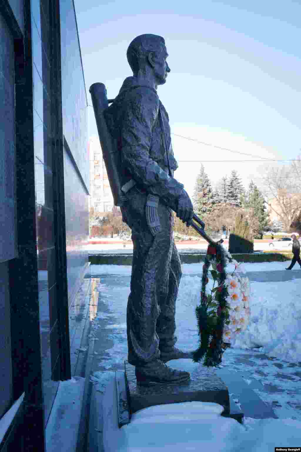 The Heroes&#39; Cemetery pays tribute to the victims of three wars: World War II, the Soviet invasion of Afghanistan, and Transdniester&#39;s battle in 1992 to break away from Moldova.