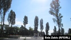 Vijenci na spomenik vojnicima poginulim u Prvom svjetskom ratu, Zagreb, foto: Enis Zebić