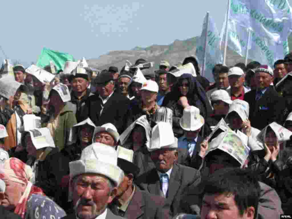 Курултайга ар бир облустан 60тан өкүл келди - Kyrgyzstan -- Grand Congress (Eldik Kurultay) of United Popular Movement In the Village of Arashan Near Bishkek,25-april2009