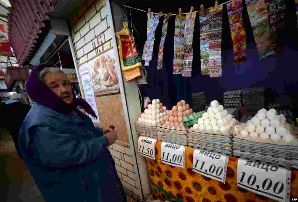 Ukraine -- A woman shops at the main market in central Simferopol, in Crimea, March 18, 2014