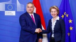 Orbán Viktor magyar kormányfő és Ursula von der Leyen bizottsági elnök 2020. február 3-án, Brüsszelben.