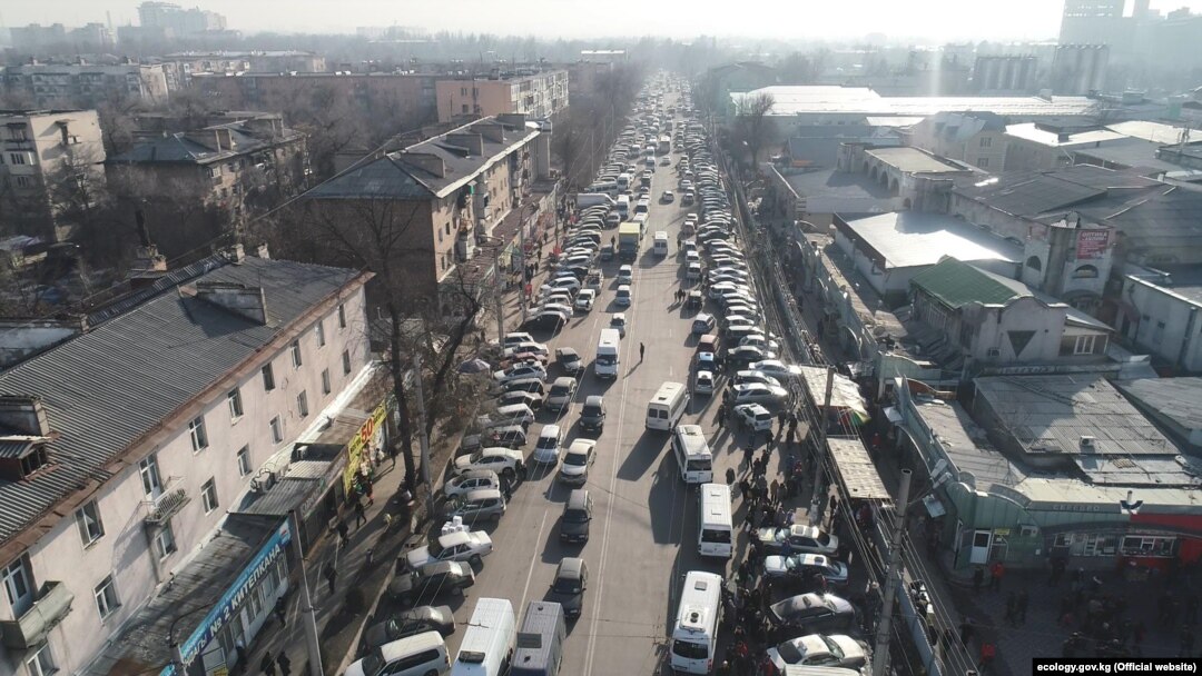 Расмий маалымат боюнча, Кыргызстанда күнүнө орточо 1781 тонна бензин жана 1507 тонна дизел майы сатылат.