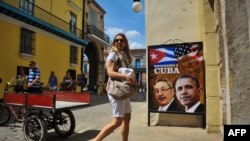 İki prezidentin plakatları Havana küçələrini bəzəyib