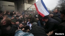 Столкновения крымских татар с пророссийскими активистами в Симферополе 26 февраля 2014 года