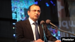 депутат Национального Собрания Армении от АРФД Арцвик Минасян