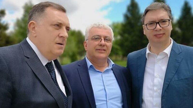 Srpski zvaničnici iz regiona u čvrstom Vučićevom zagrljaju