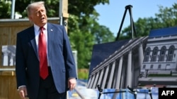 Дональд Трамп отвечает на вопросы журналистов в Белом доме 19 мая