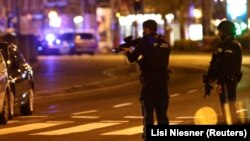 Полицейска акция след стрелбата в центъра на Виена в понеделник вечерта.