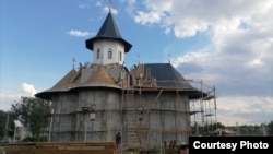 Construcția bisericii din satul Aluatu, raionul Taraclia, ar urma să fie gata în doi ani, speră parohul Cristian Chicoș