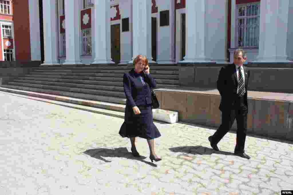 Он сӯи девори парлумон #114