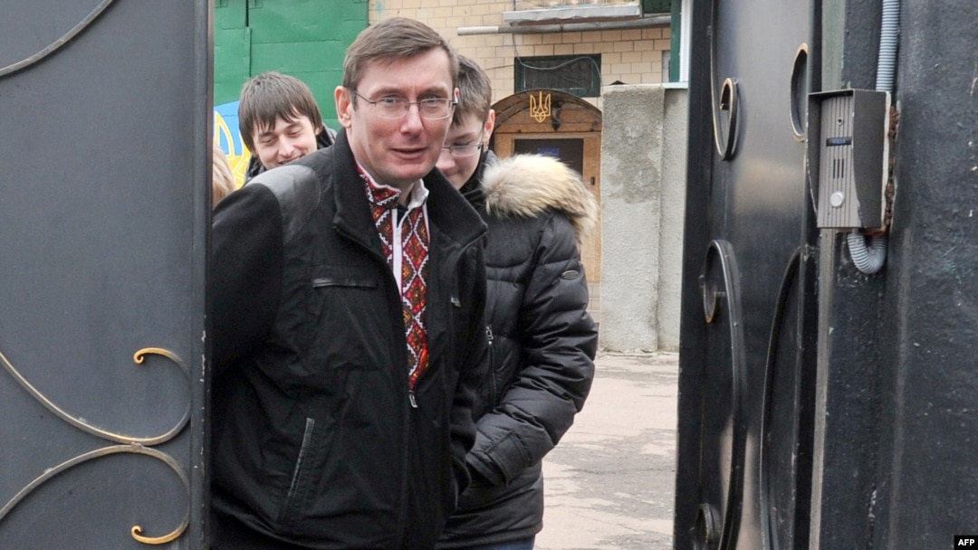 Former Ukrainian Interior Minister Yuriy Lutsenko leaves prison on April 7. 