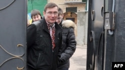 Former Ukrainian Interior Minister Yuriy Lutsenko leaves prison on April 7. 