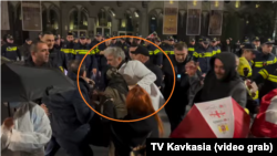 რამაზ ზოსიაშვილი რუსთაველის გამზირზე, დაკავებამდე რამდენიმე წუთით ადრე.